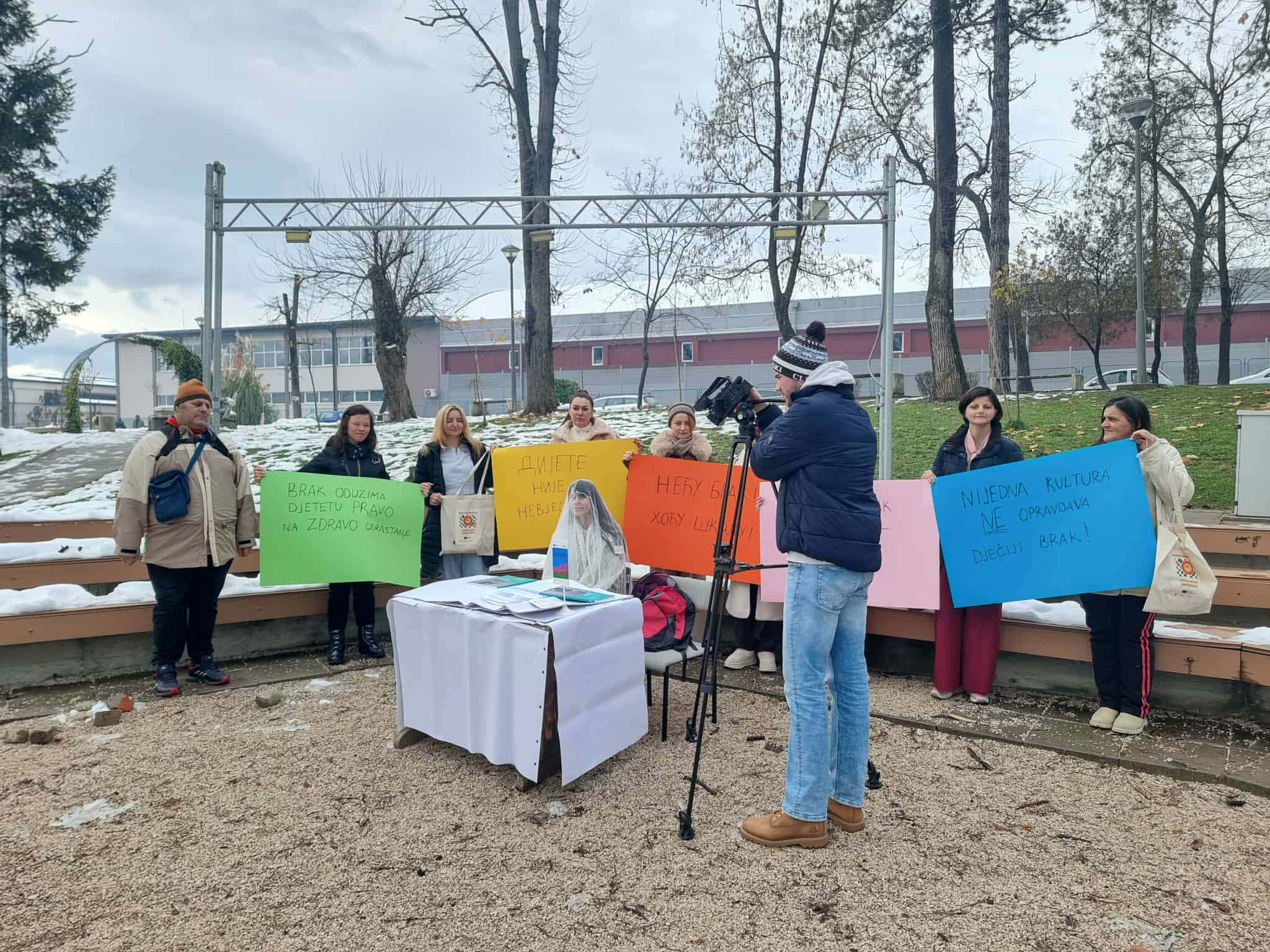 Danas smo u Prnjavoru održali uličnu akciju kojom smo obilježili početak kampanje 16 dana aktivizma protiv rodno zasnovanog nasilja.