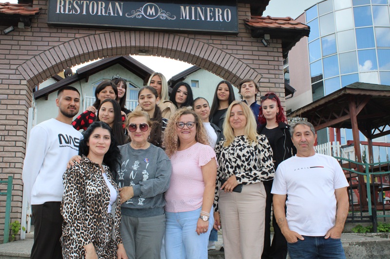 Kroz činjenice do istine: Dvodnevna radionica okupila mlade iz Tuzle i Prnjavora